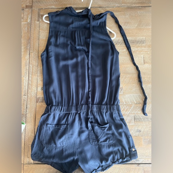 Navy romper ! With pockets! - Picture 6 of 6